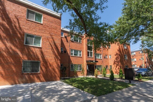 Building Photo - 610 57th St NE