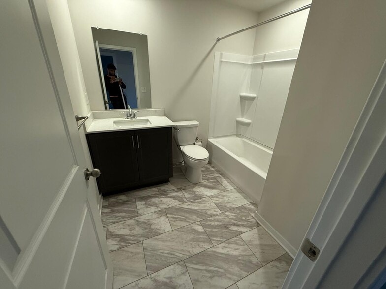 2nd Full Bathroom - 3 Shamrock Cir