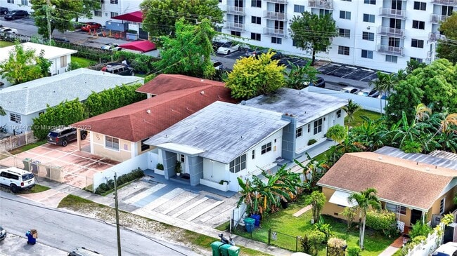 Building Photo - 1236 NE 109th St