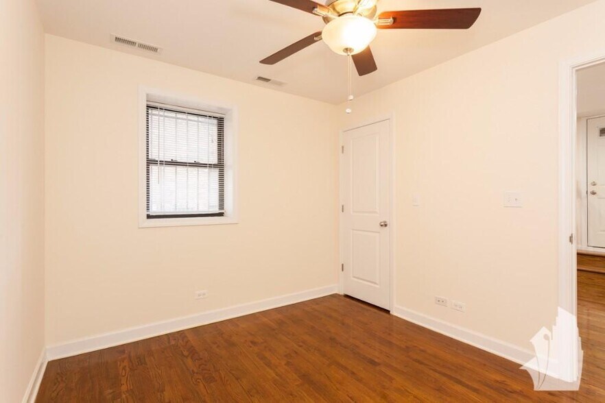 Building Photo - 4641 N Wolcott Ave