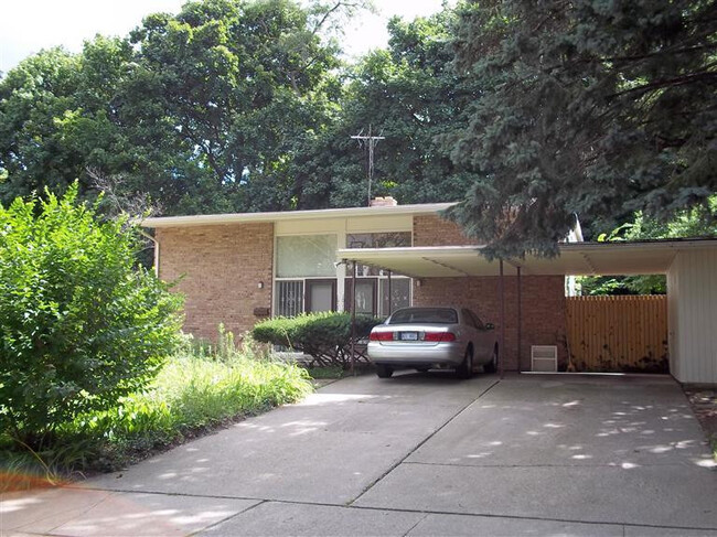Primary Photo - 1009 Olivia Ave