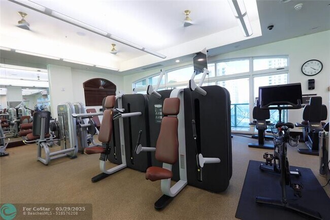 Building Photo - 411 N New River Dr E