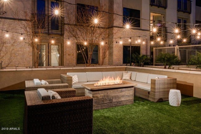 Building Photo - 7100 E Lincoln Dr