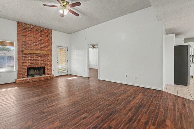 Building Photo - 1010 Hyden Ave