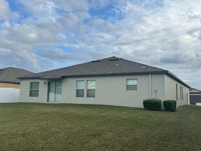 Building Photo - "Spacious 4-Bed Oasis with 2.5 Baths on Ra...