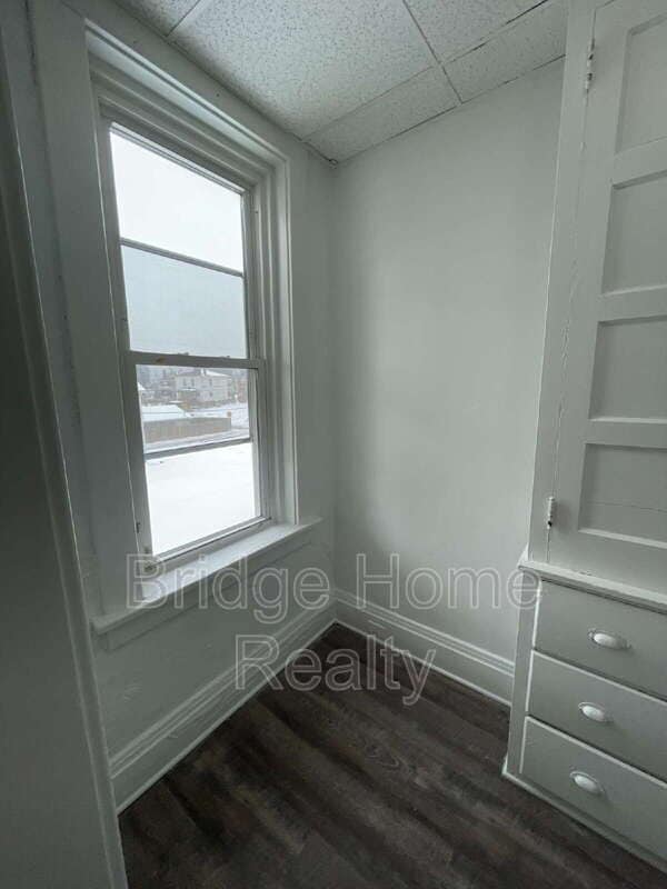 Building Photo - 136 S Spring Ave