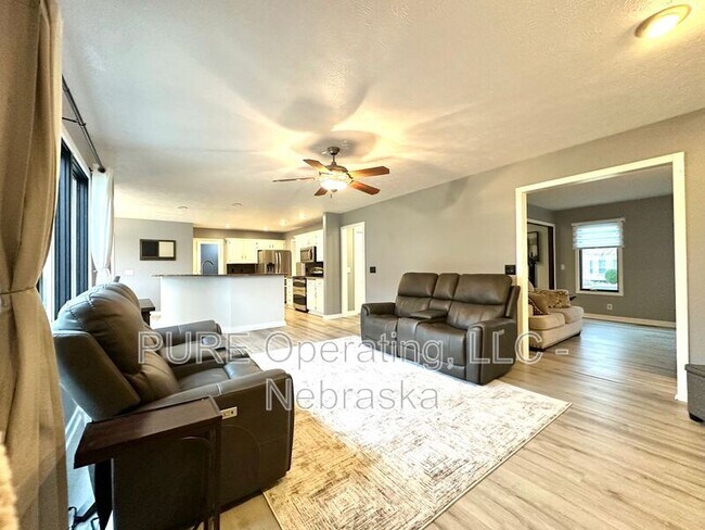 Building Photo - 4909 N 142nd St