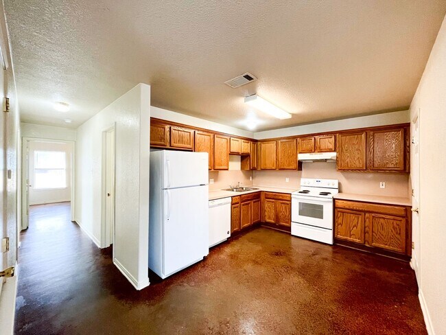 Building Photo - 1913 Charleston Ct