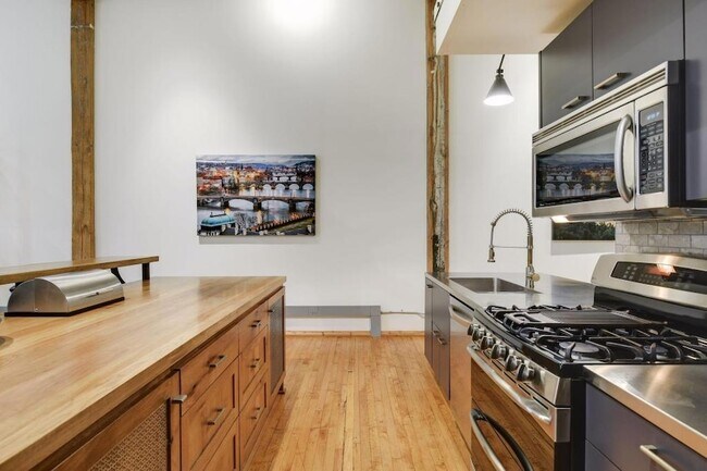 Building Photo - 801 N Washington Ave