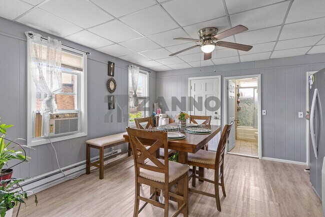 Building Photo - 121 Farmington Ave