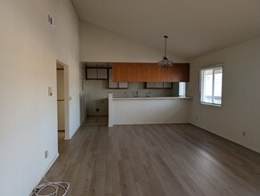 Building Photo - 1328 W Gardena Blvd