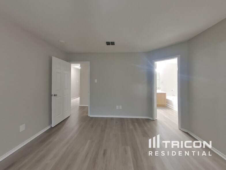 Building Photo - 1405 Englewood Dr