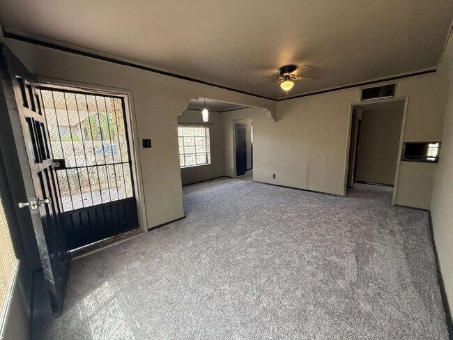 Building Photo - 3501 Taylor Ave