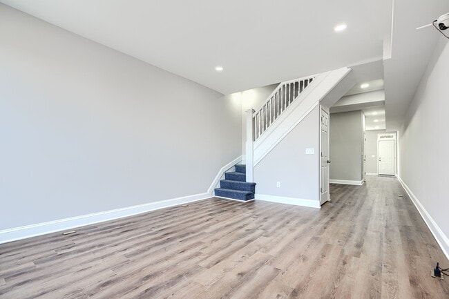 Building Photo - Homewood