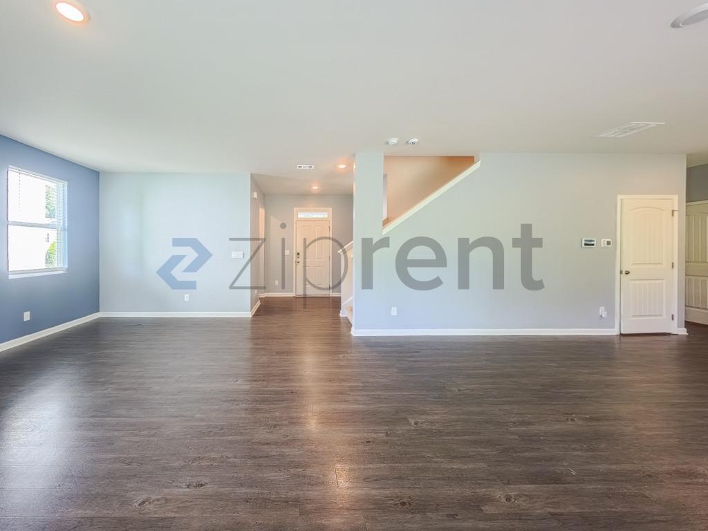 Building Photo - Unit