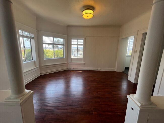 Building Photo - ~ Front Row Seat For Spectacular Sunsets! ...
