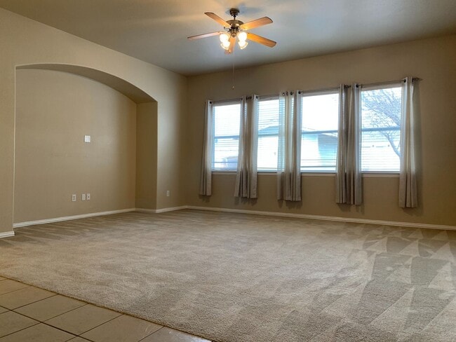 Building Photo - This beautiful home has 4 bedrooms, 2.1 baths and is perfect for an active family. There are thre...