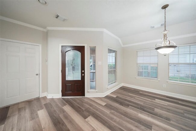 Building Photo - 6 Valewood Pl