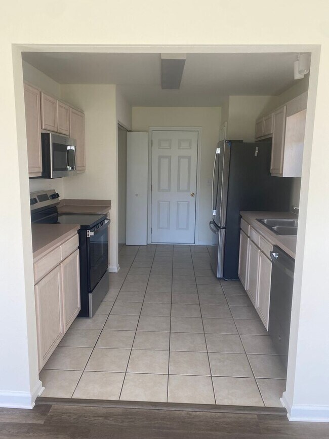 Building Photo - Lovely 3 Bed, 2.5 Bath Home in the golf community of Inverness, just off of River Oaks Drive - co...