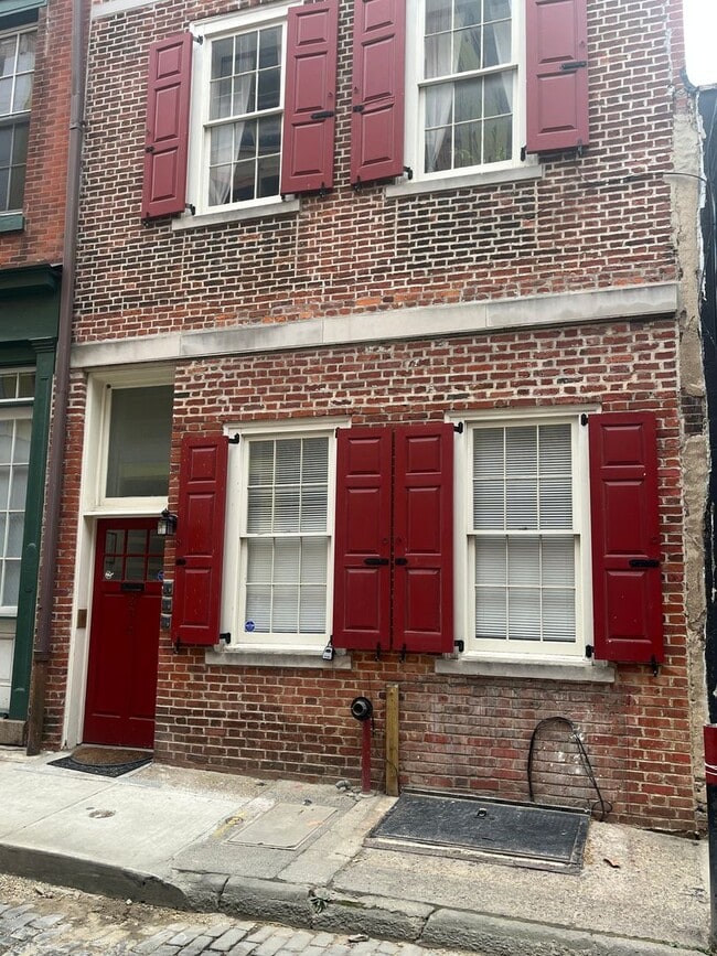 Building Photo - Bright Old City Loft