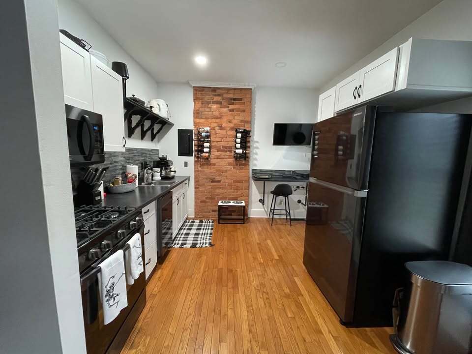 Building Photo - 68 E Hubbard Ave
