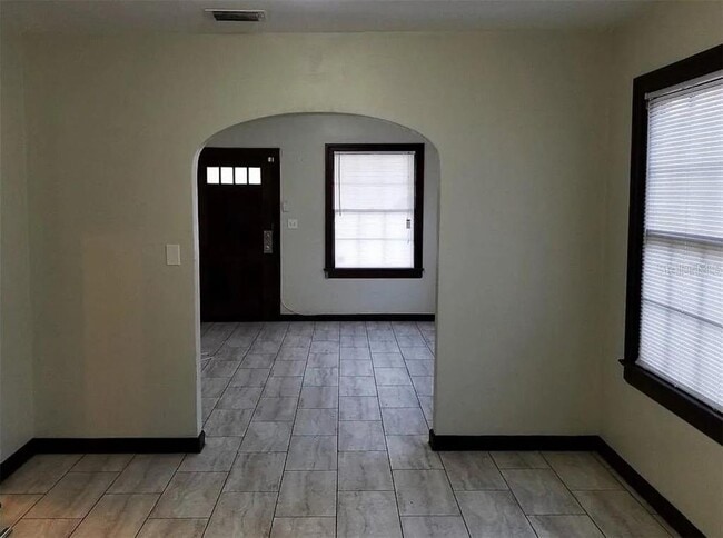 Building Photo - 853 Melson Ave