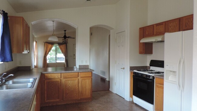 Building Photo - Chaparral Village North 3 bedroom home