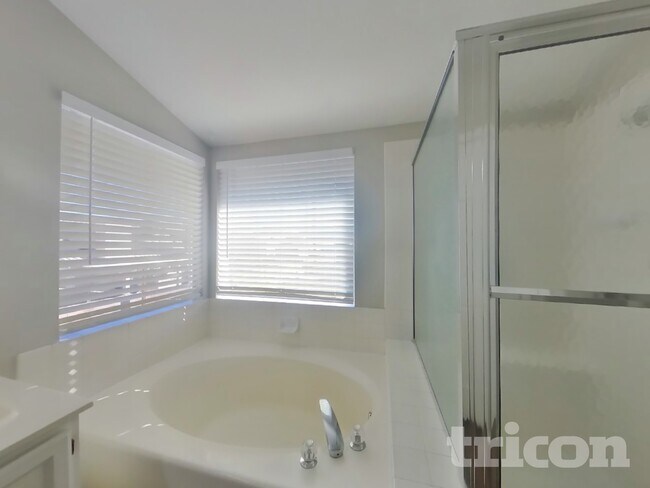 Building Photo - 1980 Golden Shadow Ct