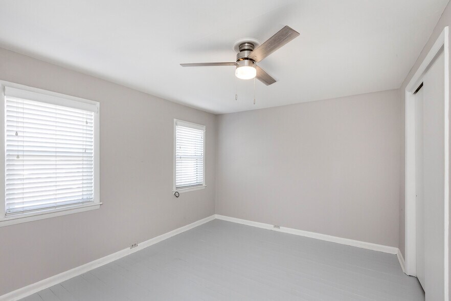 Building Photo - 19 Degrange St