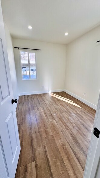 Building Photo - 1026 W 108th St
