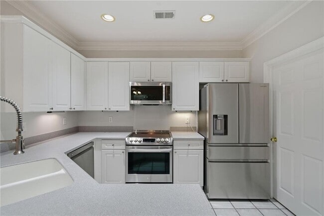 Building Photo - 2400 Cumberland Pkwy SE