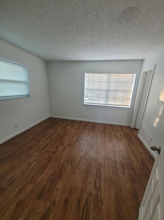 Building Photo - 4103 Riverside Dr
