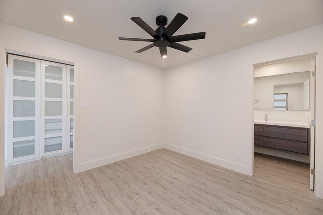 Building Photo - 1214 Barton Hills Dr