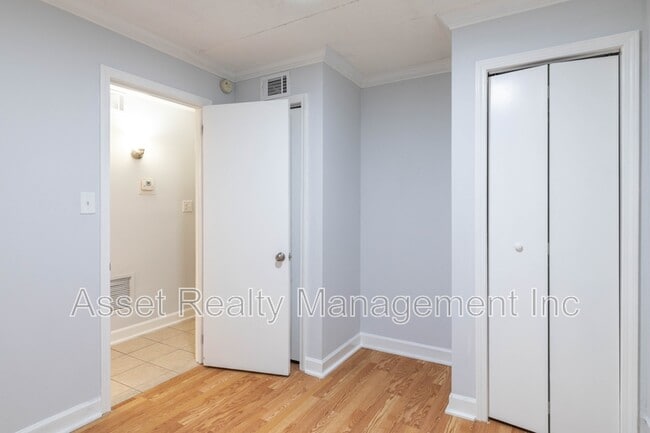 Building Photo - 407 Canberra Dr