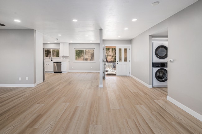 Building Photo - 1421 Viejas View Ln