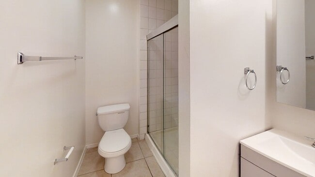 Building Photo - Nice Patio, Private Yard on Mary Lane! (Le...
