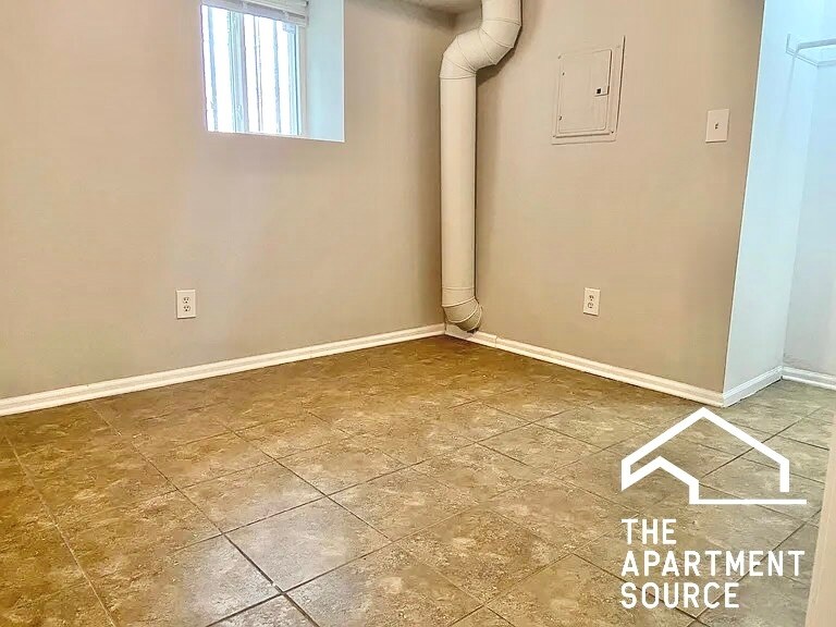 Building Photo - 4011 S Calumet Ave