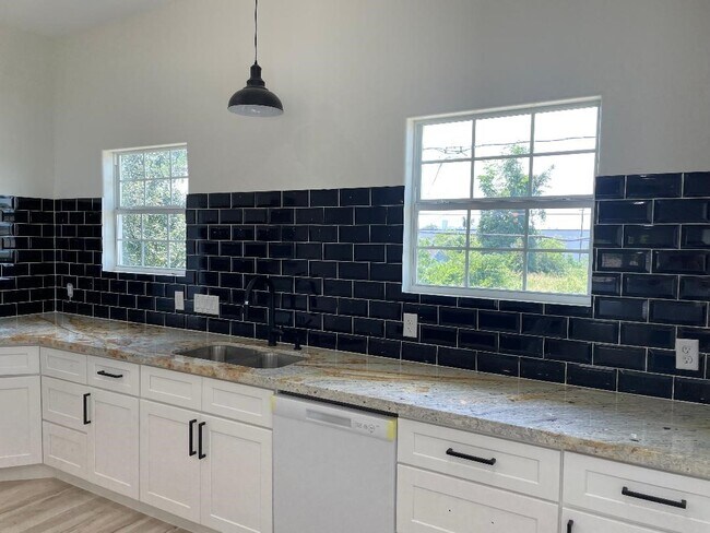 Building Photo - 201 E 37th St