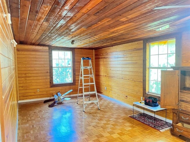 Building Photo - 2012 Maxwell Ln