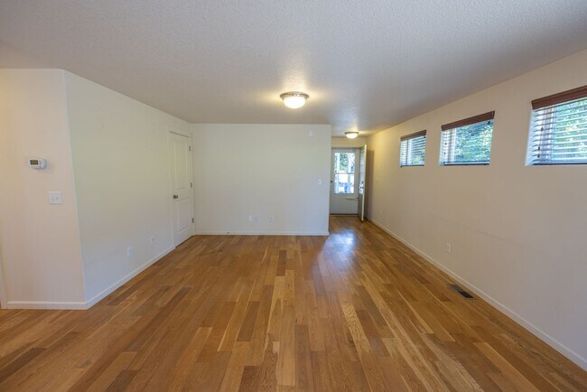 Building Photo - Three bedroom home in Orchards. - Central Air