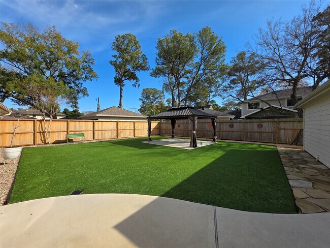 Building Photo - 11219 Valley Spring Dr