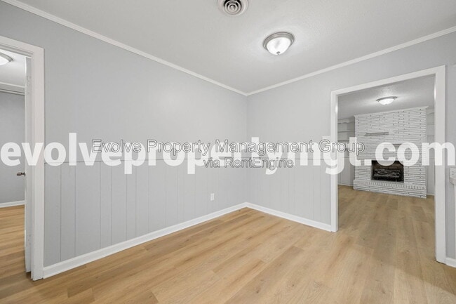 Building Photo - 995 Avon Rd