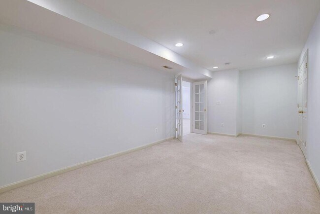 Building Photo - 6710 Persimmon Tree Rd