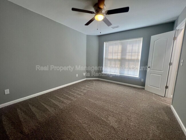Building Photo - 213 Piney Woods Ln