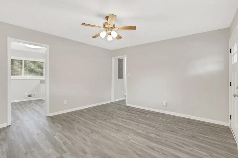 Building Photo - 2830 Altaview Dr SE