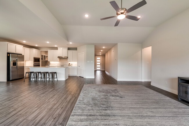 Building Photo - 243 Frio Dr