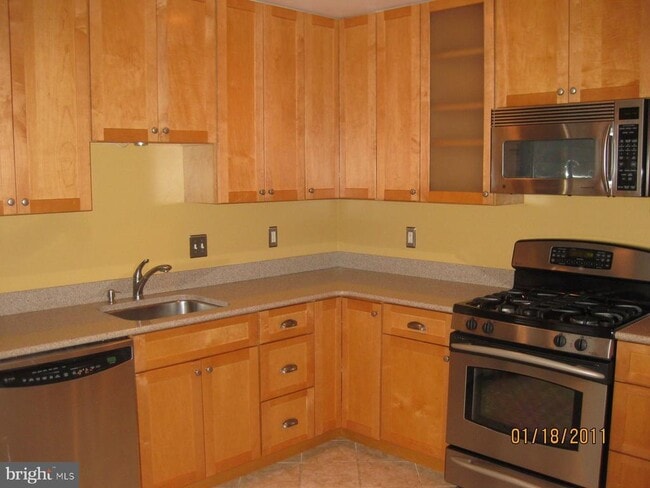 Building Photo - 8312 Bryant Dr