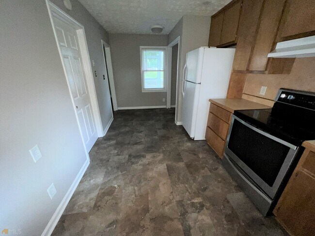 Building Photo - 4105 Rose Ln NE