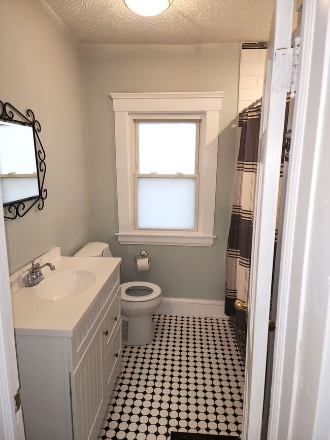 Building Photo - Welcome Home to Ohio City's Historic Charm!