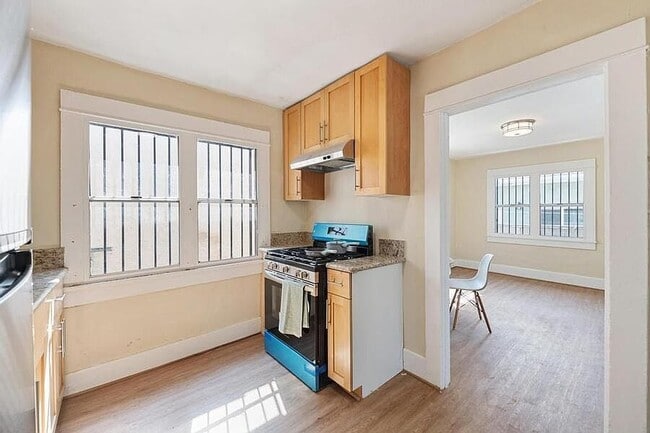 Building Photo - 1321 E 48th St